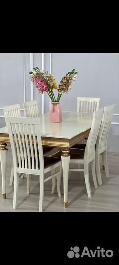 Стол и стулья