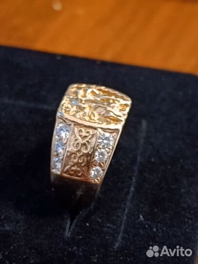 Мужской золотой перстень устырджыи
