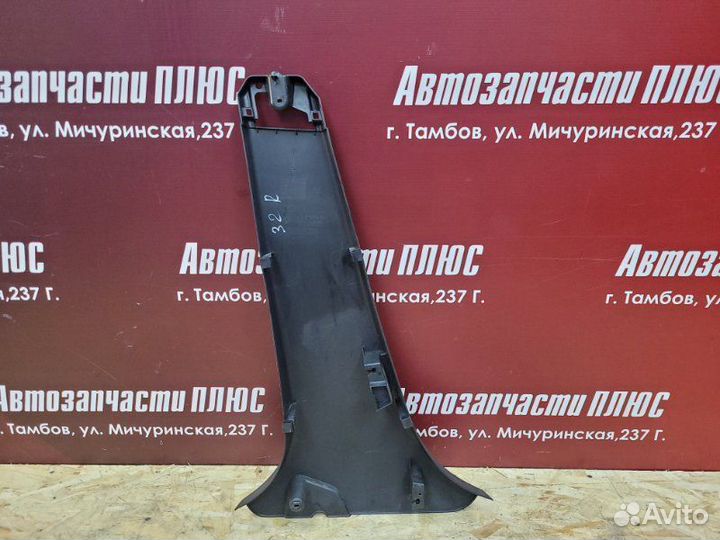 Обшивка средней стойки правая Renault Logan