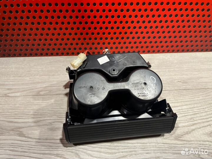 Подстаканник Bmw X1 F48 2018