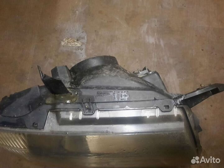 Фара правая на mitsubishi pajero 3