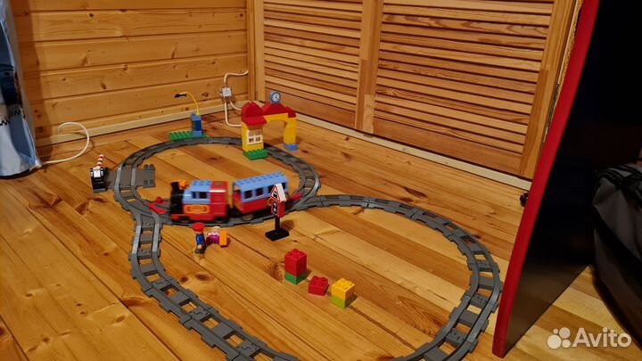 Lego duplo поезд + рельсы + конюшня