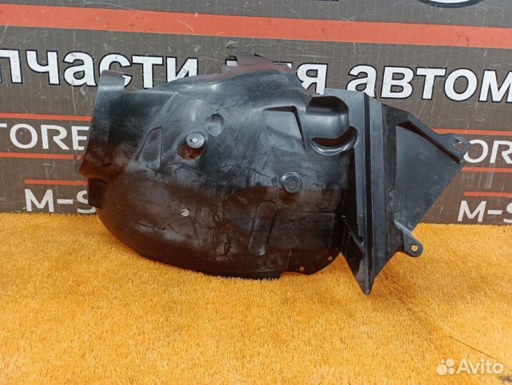 Подкрылок передний левый Mercedes-Benz Clk-Class