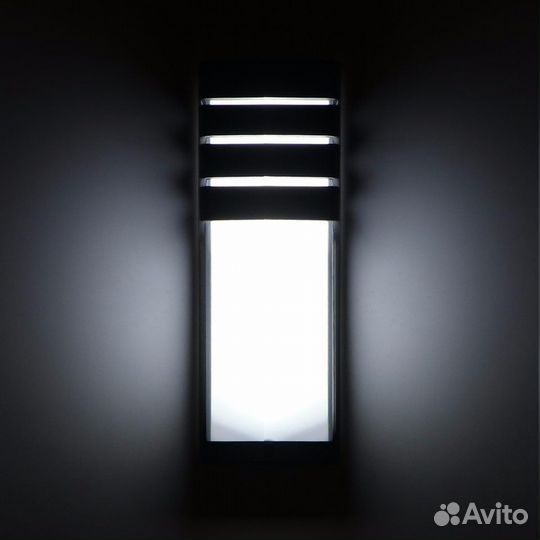 Уличный фасадный светильник новый