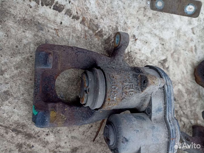 Задний суппорт от Ниссан Кашкай J11