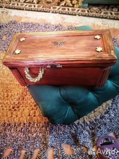 Деревянная шкатулка