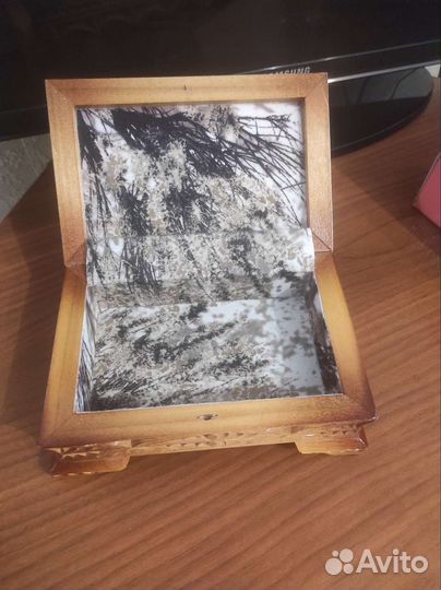 Деревянная шкатулка