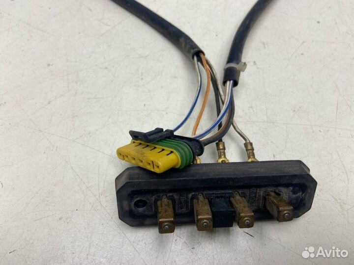 Выключатель концевой задний правый Fiat Doblo 2008