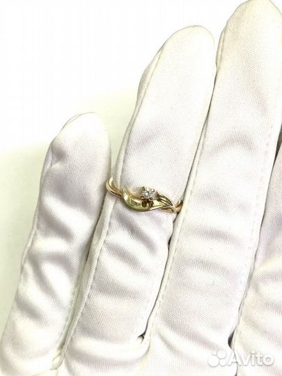 Золотое кольцо с бриллиантом 16,5р