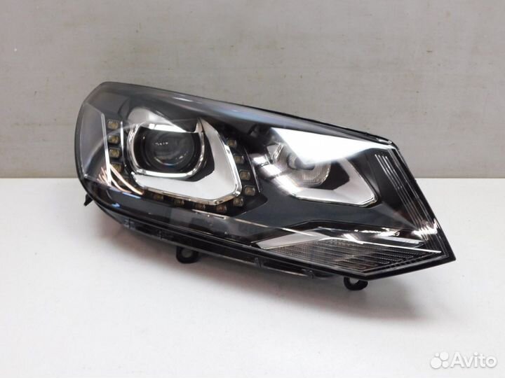 Фара правая Volkswagen Touareg
