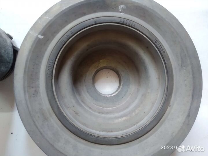 Шкив коленвала и натяжной механизм с роликом