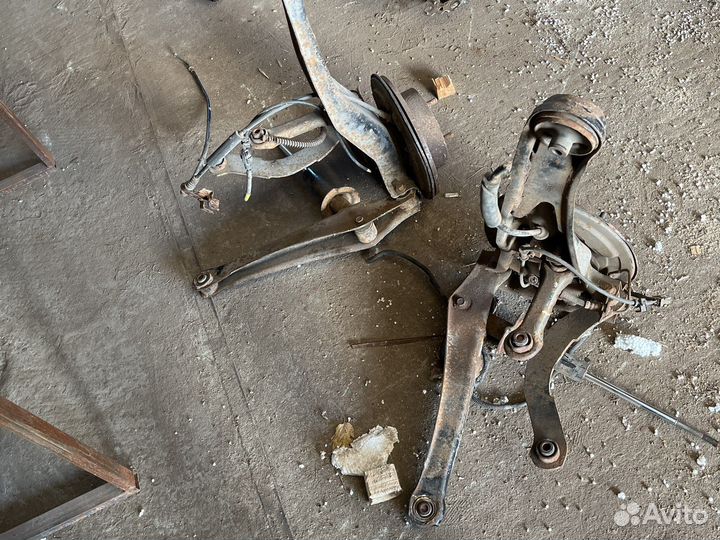 Кулак задний правый левый Chery Fora a21 estina