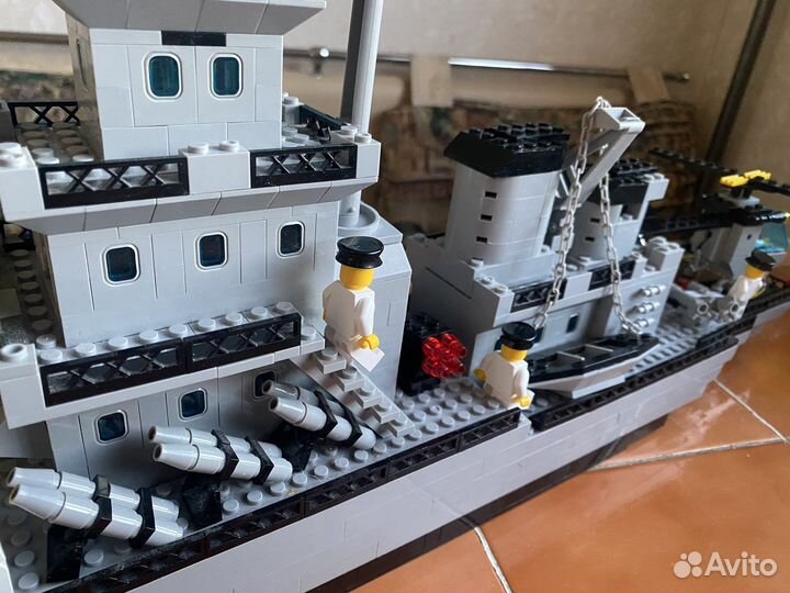 Военный корабль лего