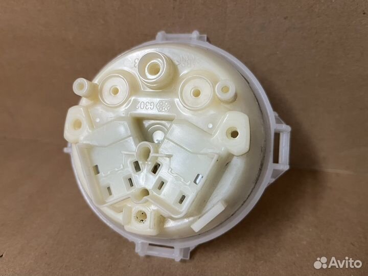 Моторчик правого зеркала Toyota RAV4 50