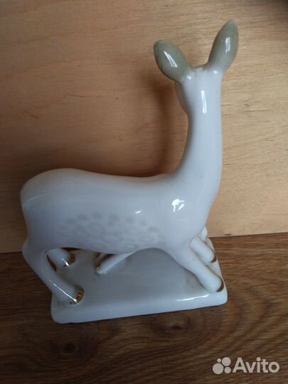 Статуэтка фарфор Олениха с олененком зхк Полонное