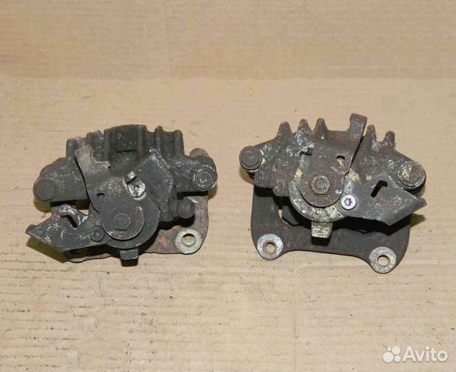 Суппорт задний левый и правый VW Golf 4