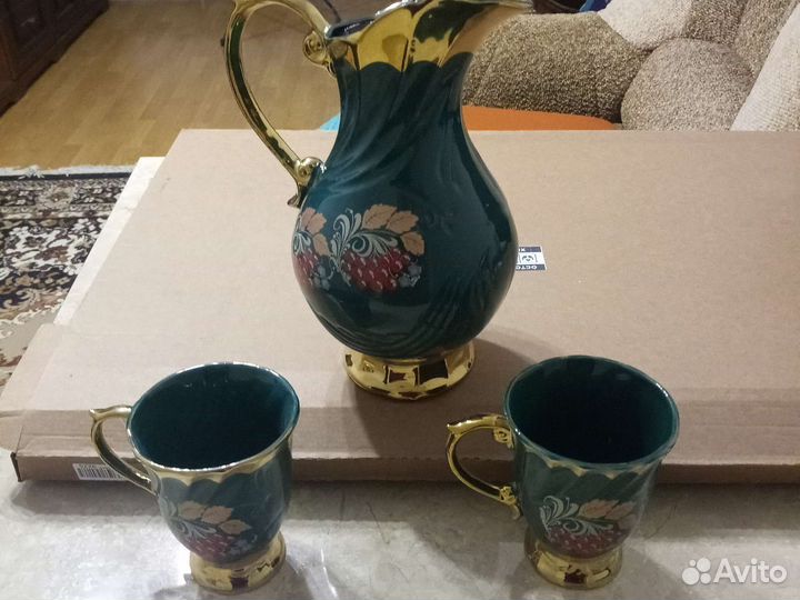 Кувшин с кружками