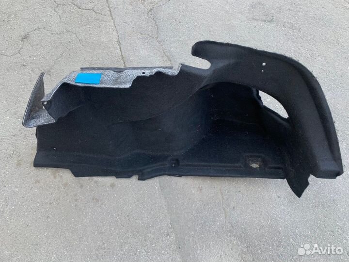 Обшивка багажника правая Mercedes W205