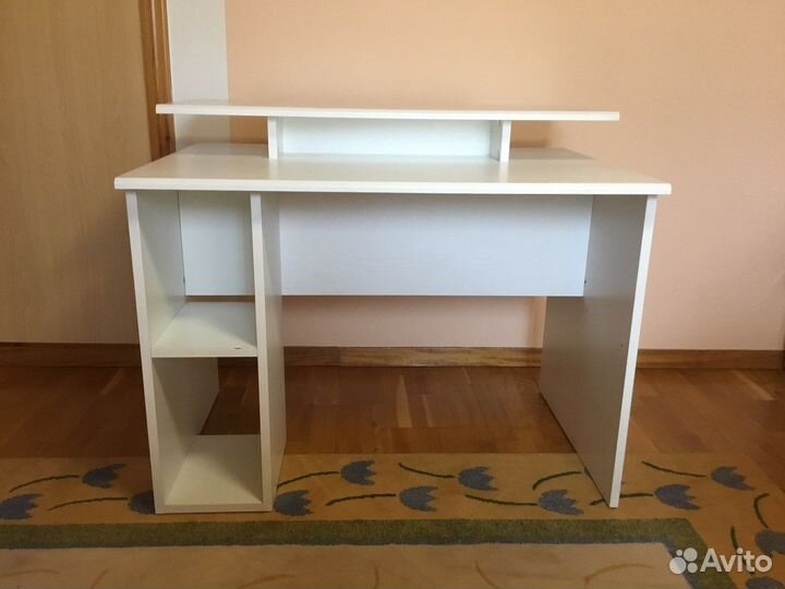 Компьютерный стол белый бу в отличном состоянии