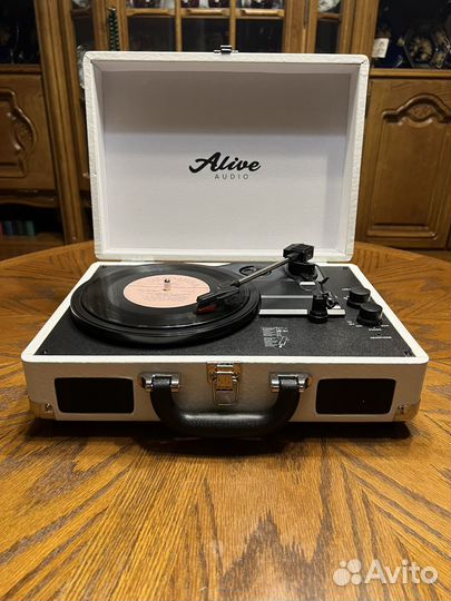 Виниловый проигрыватель