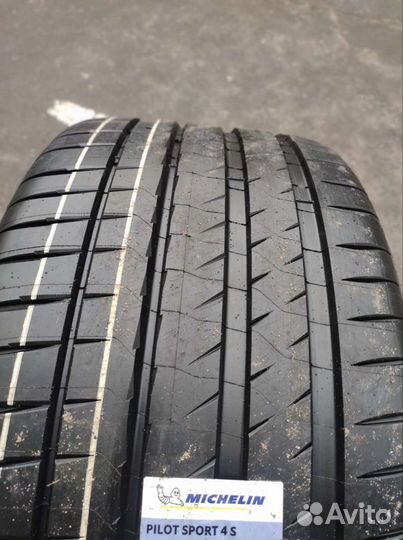 Michelin Pilot Sport 4 S 275/40 R22