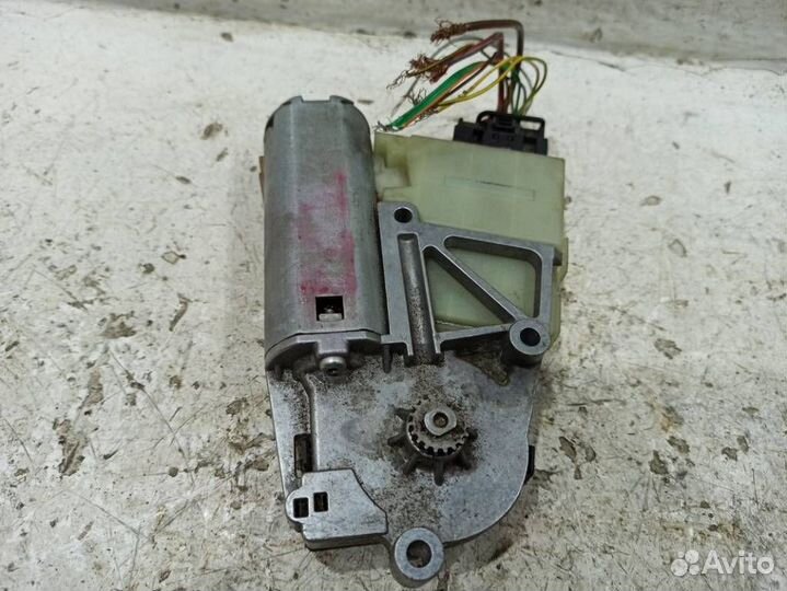Моторчик люка бмв 5 E60/E61