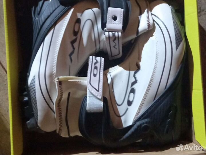 Лыжные ботинки