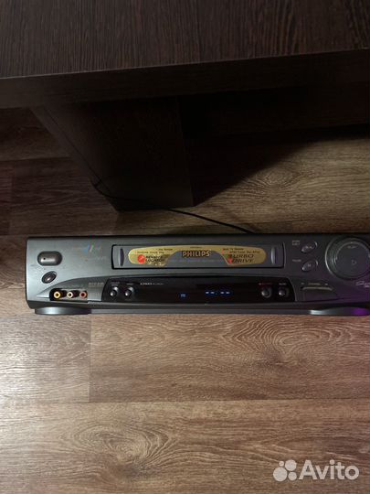 Видеомагнитофон Phillips Match Line