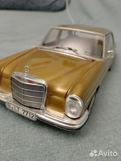 Модель Mercedes Benz 280SE 1:18