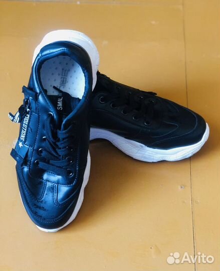 Кроссовки женские 38 размер