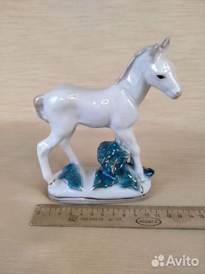 Фарфоровая статуэтка Жеребёнок Гжель