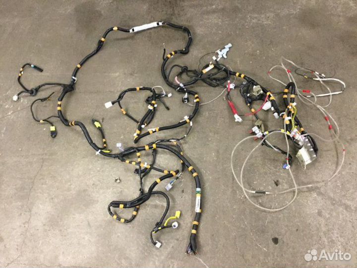 Проводка салонная слева Toyota Highlander 2 3