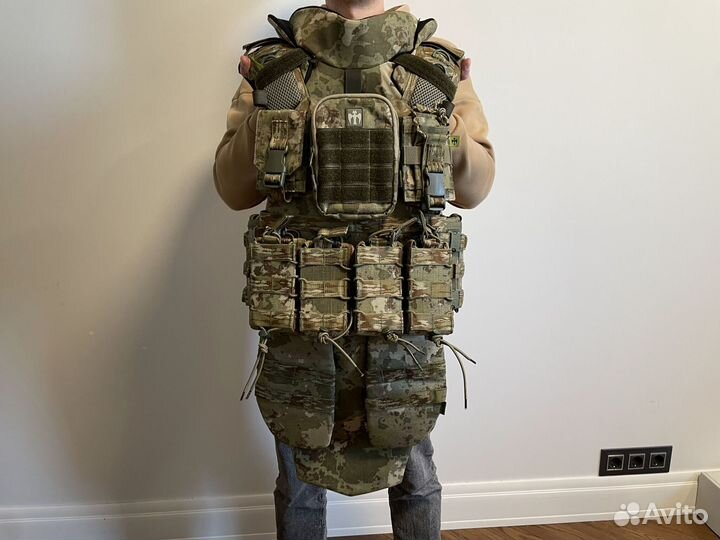 Плитник с подсумками и защиты шеи