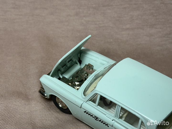 Модель СССР 1:43 Москвич 412 такси А2 без ми