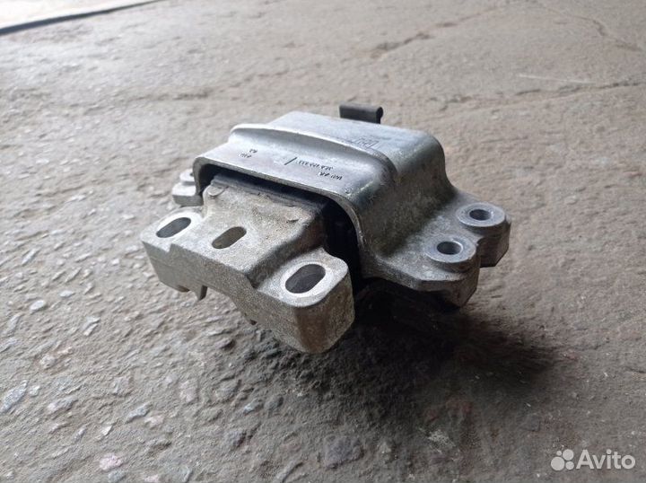 Подушка двс Volkswagen Passat B6 седан caxa 2008