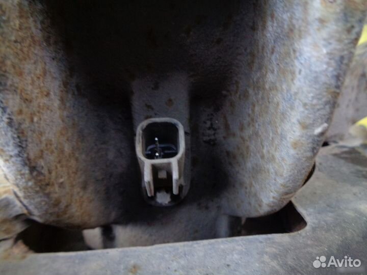 Кулак передний левый Mazda 3 BK 2003-2008 Z6