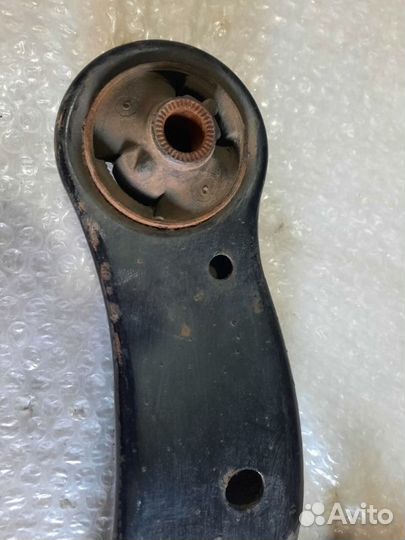 Рычаг подвески нижний передний правый Toyota