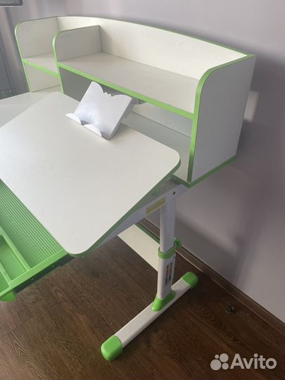 Письменный стол-школьная парта