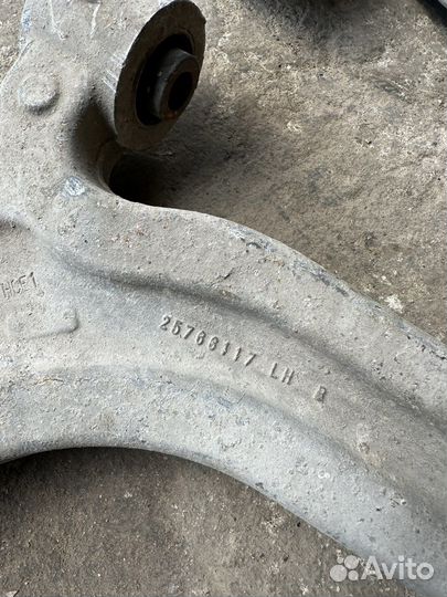 Cadillac srx задний рычаг