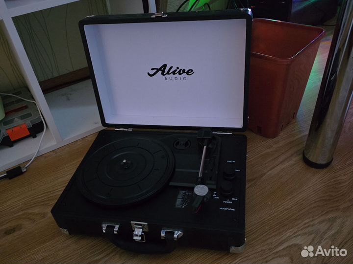 Проигрыватель винила alive audio glam черный
