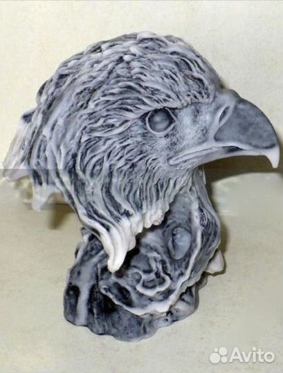 Мраморная статуэтка - Голова Орла