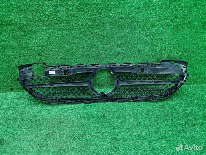 Решетка радиатора Mercedes-Benz C-Class