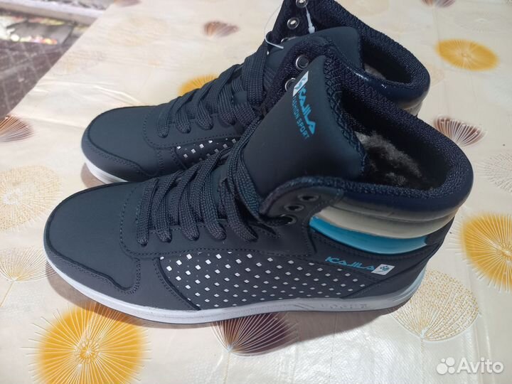 Кроссовки