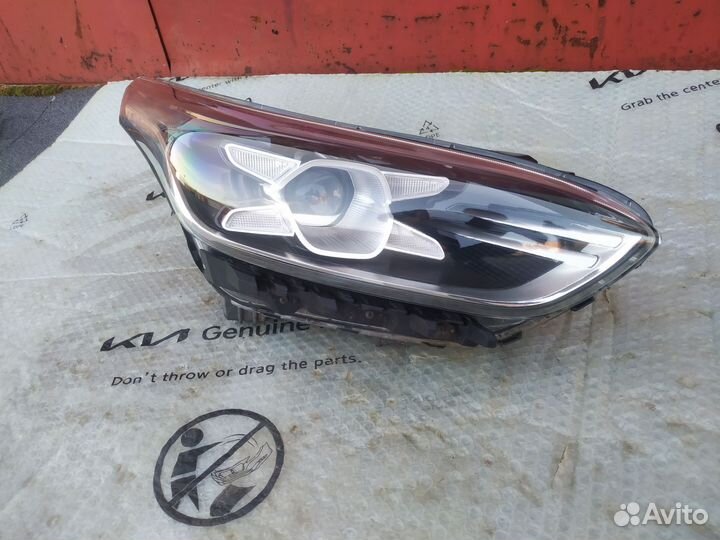 Фара правая Kia Cerato 4 Led 92102M6200 Оригинал