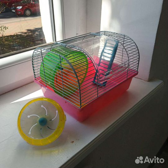 Клетка для грызунов небольшая с причиндалами