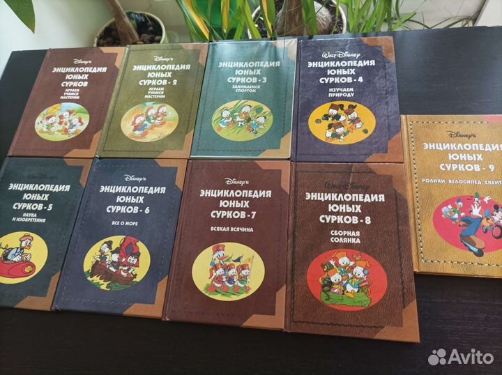 Много книг от Уолта Диснея