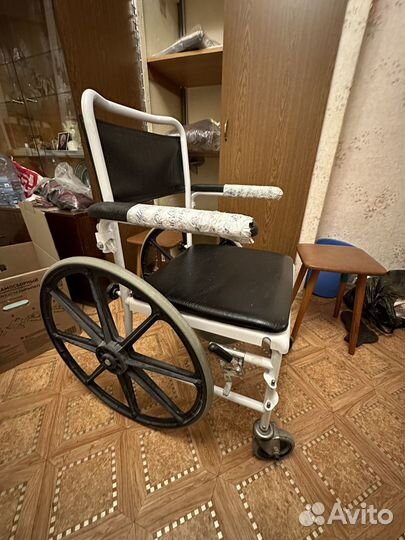 Кресло-каталка с санитарным оснащением