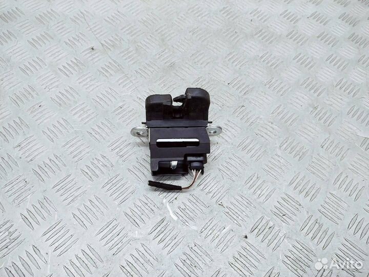 Замок багажника Volkswagen Golf Plus 2009