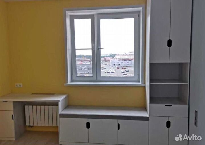 Рабочая зона в углу у окна