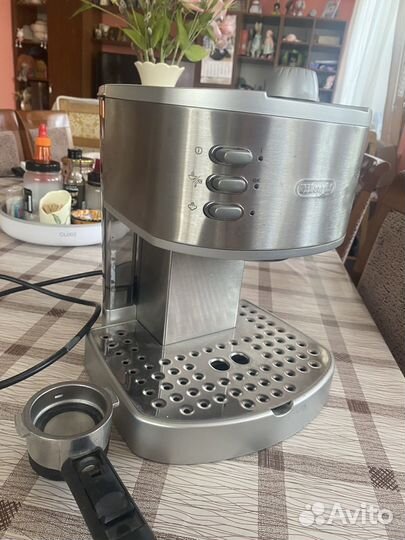 Кофеварка DeLonghi EC330S